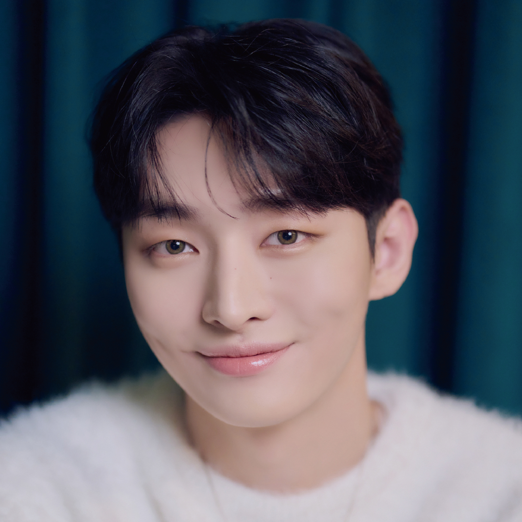 윤지성 (YOON JISUNG) 프로필